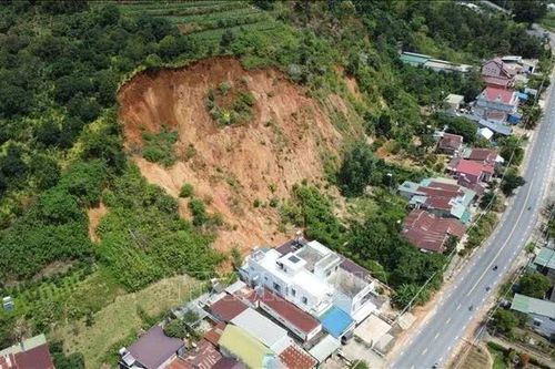Lâm Đồng: Sạt lở kéo dài, 28 hộ dân thấp thỏm lo âu