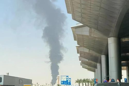3 người Saudi Arabia thiệt mạng trong vụ Houthi tấn công sân bay Riyadh