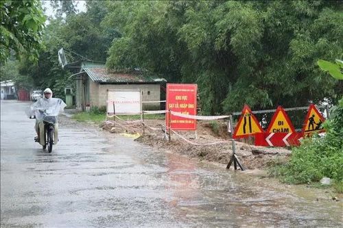 Huế: Sạt lở áp sát di tích, uy hiếp khu dân cư