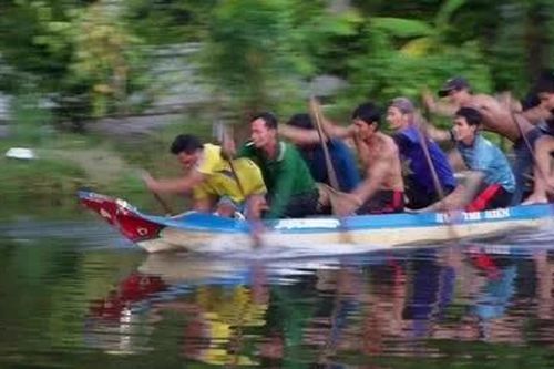 Luyện đua ghe ngo mini mừng lễ Sen Đôn-ta