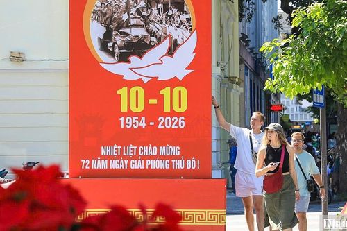 Hà Nội trang hoàng chào mừng 72 năm Ngày Giải phóng Thủ đô