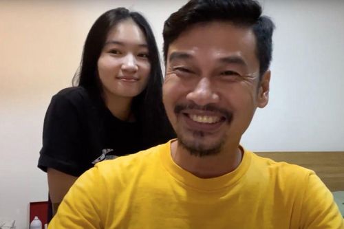 Tiết Cương tiết lộ lý do không đưa vợ kém 26 tuổi sang Mỹ