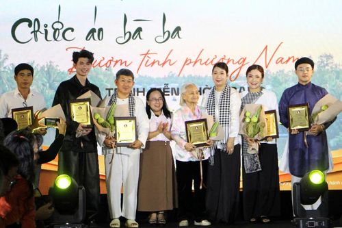 Chiêm ngưỡng 'Chiếc áo bà ba - Đượm tình phương Nam' tại Bảo tàng Phụ nữ Nam Bộ
