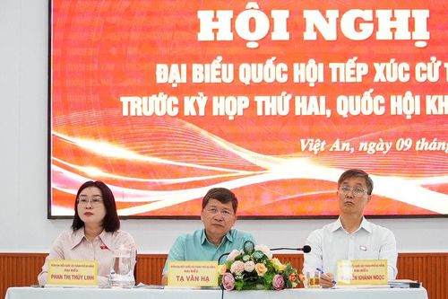 Đoàn đại biểu Quốc hội thành phố Đà Nẵng tiếp xúc cử tri xã Việt An