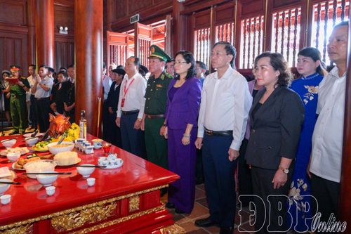 Đại biểu dự Ngày hội Văn hóa dân tộc Mông tri ân Chủ tịch Hồ Chí Minh và các anh hùng liệt sĩ