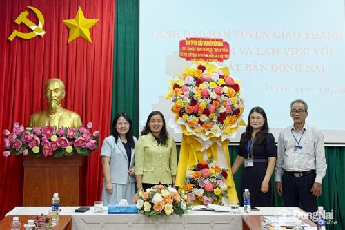 Lãnh đạo Ban Tuyên giáo Thành ủy thăm, chúc mừng với Nhà xuất bản Đồng Nai