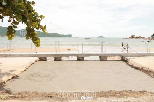 Phường Bắc Nha Trang hạ độ cao đoạn vỉa hè đường Phạm Văn Đồng để thi công xử lý ngập khi mưa