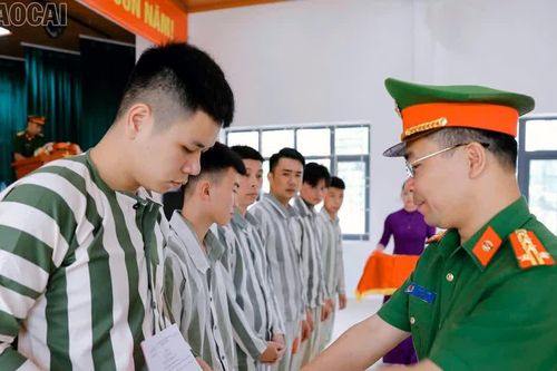 Sau cánh cửa, những cơ hội trở về…