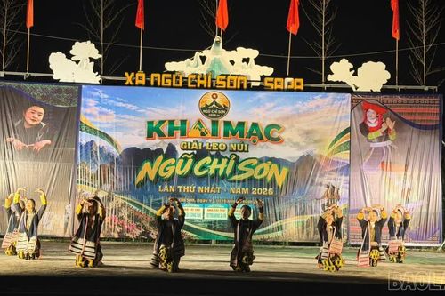 Tưng bừng khai mạc Giải Leo núi Ngũ Chỉ Sơn