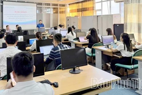 Phú Thọ đẩy mạnh phổ cập kỹ năng số trong cán bộ và Nhân dân