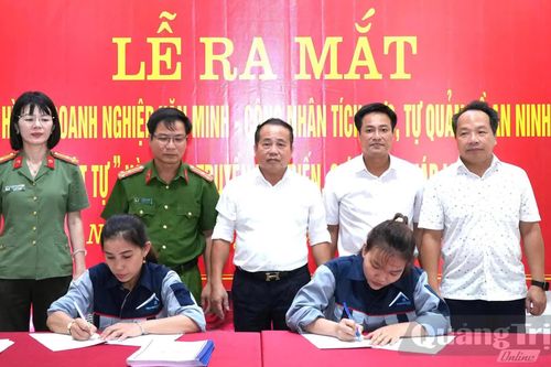 'Doanh nghiệp văn minh-Công nhân tích cực, tự quản về an ninh, trật tự'