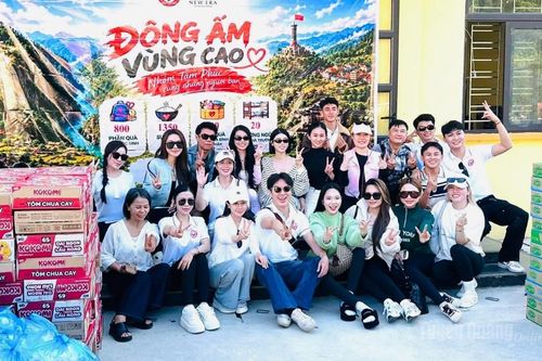 Nhóm thiện nguyện Tâm Phú trao hơn 350 triệu đồng quà tặng tại xã Yên Minh