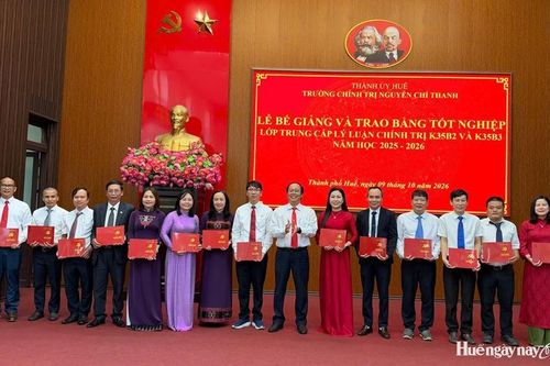 Gần 150 cán bộ dự nguồn hoàn thành khóa học Trung cấp Lý luận Chính trị