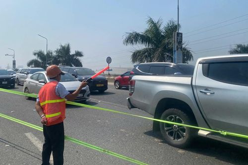 Hà Nội: Ngày đầu phân luồng cầu Thăng Long, xe đông giờ cao điểm, không ùn tắc kéo dài