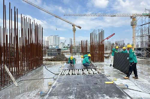 Công trường khát thợ, nhà thầu phải đổi cách giữ người