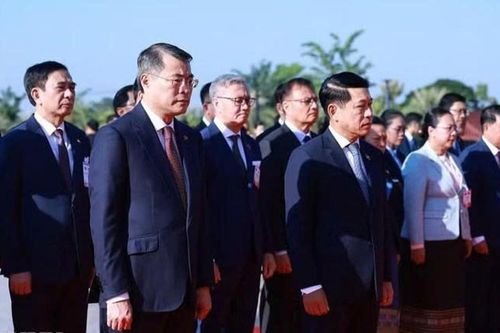 Tiếp nối truyền thống đoàn kết đặc biệt Việt Nam - Lào