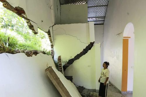 Hơn 30 hộ dân bất an dưới chân núi lở, cần sớm có nơi an cư