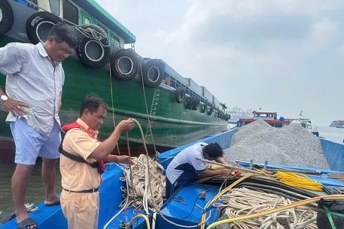 Xúc động lá thư gửi CSGT đường thủy của chủ sà lan gặp nạn trên sông