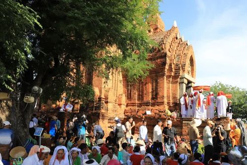 Sắc màu văn hóa trong Lễ hội Katê Khánh Hòa