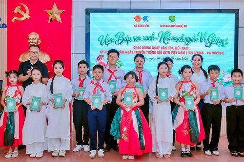 Ra mắt câu lạc bộ dân ca Ví, Giặm trên quê hương Bác Hồ