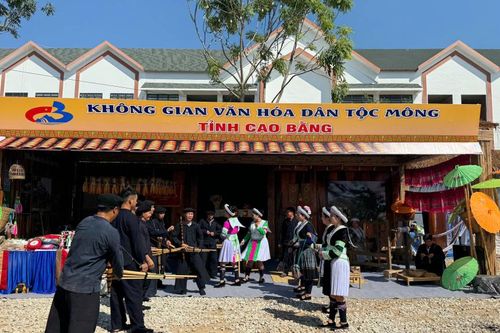Độc đáo không gian văn hóa dân tộc Mông Cao Bằng