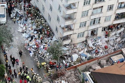 Sập tòa nhà 7 tầng: Bé gái 6 tuổi mắc kẹt tại nơi cứu hộ chưa thể tiếp cận