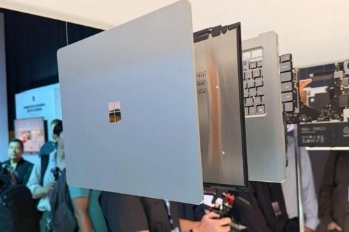 Microsoft ra mắt Surface Laptop Ultra, giá khởi điểm 2.599 USD