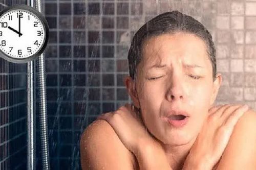 Sau 22 giờ có nên tắm? 5 điều cần biết để tránh rước họa vào người