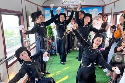 6 giờ sáng bất ngờ trên Chuyến tàu di sản Hà Nội - Thái Nguyên