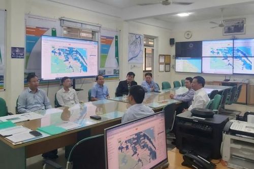 Huế mưa lớn cực đoan - Chủ động ứng phó mưa lũ, bảo vệ an toàn tính mạng người dân