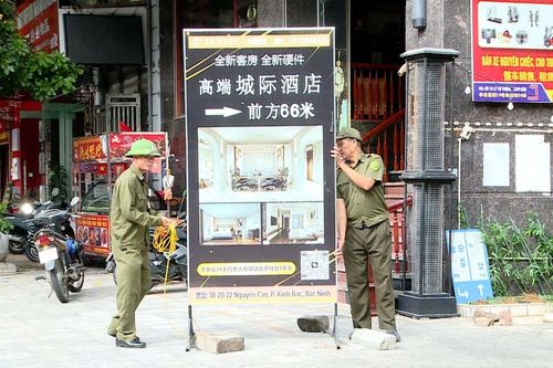 TP Bắc Ninh mở cao điểm dẹp 'loạn' biển quảng cáo, lập lại trật tự đô thị
