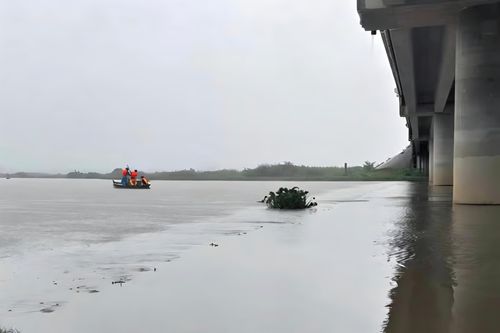Tìm thấy thi thể người chồng trong vụ lật ghe ở Đà Nẵng
