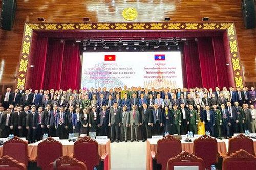Tăng cường phổ biến chính sách, pháp luật cho trưởng bản tiêu biểu hai bên biên giới Việt Nam - Lào
