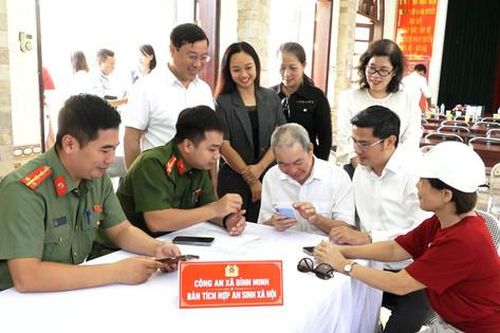 Xã Bình Minh đưa kỹ năng số đến gần người dân