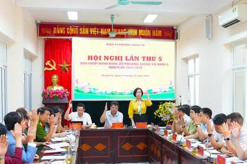 Đảng ủy phường Giảng Võ sắp xếp lại tổ chức đảng trực thuộc