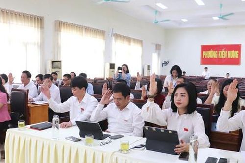 Phường Kiến Hưng thống nhất tổ chức lại 5 phòng chuyên môn