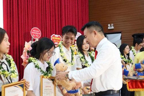 Xã Hát Môn: Tôn vinh doanh nhân, thúc đẩy phong trào khuyến học khuyến tài