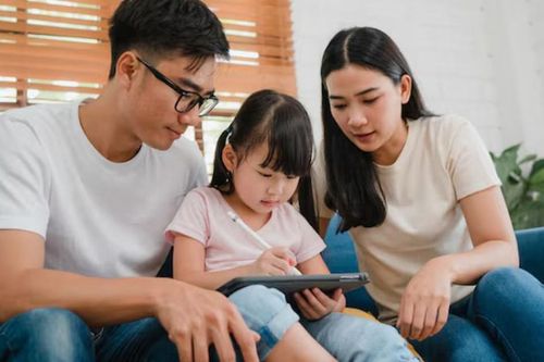 Cha mẹ càng 'nghèo' 3 điều này, con khó có tương lai tốt