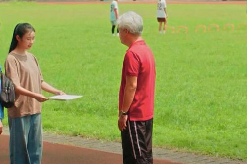 Minh hụt hẫng khi bị huấn luyện viên đội bóng tỉnh từ chối ứng tuyển