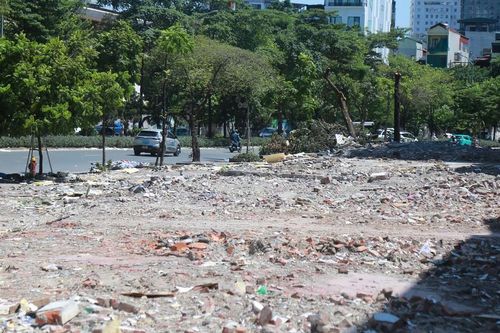 Cận cảnh khu đất xây vườn hoa trên đường Nguyễn Hoàng