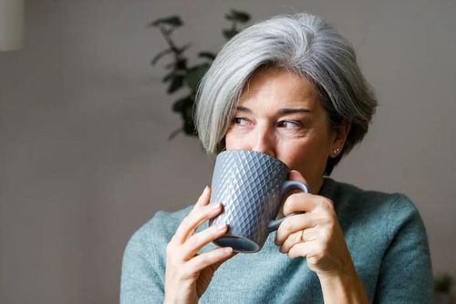 Chuyên gia tiết lộ 3 thức uống quen thuộc của những người sống thọ đến 100 tuổi