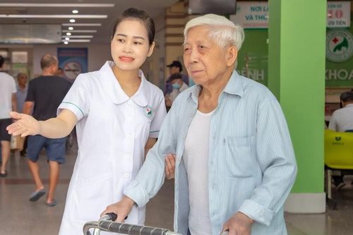 Lan tỏa hình ảnh người điều dưỡng tận tâm, chuyên nghiệp vì người bệnh
