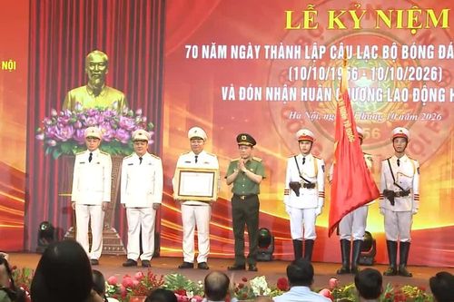 CLB bóng đá Công an Hà Nội đón nhận Huân chương Lao động hạng Nhất
