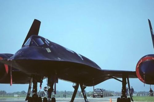 Vì sao trinh sát cơ SR-71 bị rò nhiên liệu khi còn nằm trên mặt đất?
