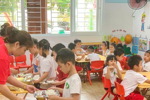 3 nút thắt cần tháo gỡ để chuẩn hóa bữa ăn học đường