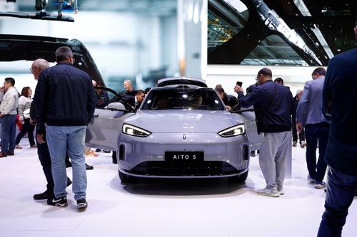 Xe Trung Quốc 'nuốt chửng' triển lãm lớn nhất nước Pháp