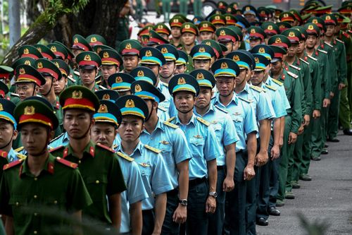 Hơn 1.000 người dự lễ di quan hài cốt liệt sĩ ở Công viên Lê Thị Riêng