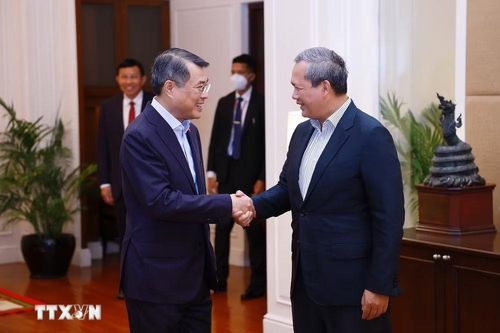 Thủ tướng Lê Minh Hưng cùng Thủ tướng Hun Manet dùng bữa sáng và làm việc