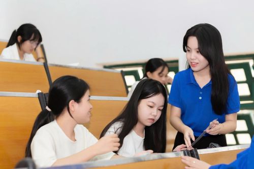 Một trường hỗ trợ 150 triệu cho sinh viên xuất sắc về làm việc