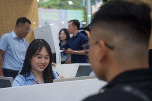 Ông bố Hà Nội bất ngờ với cách làm giấy khai sinh cho con